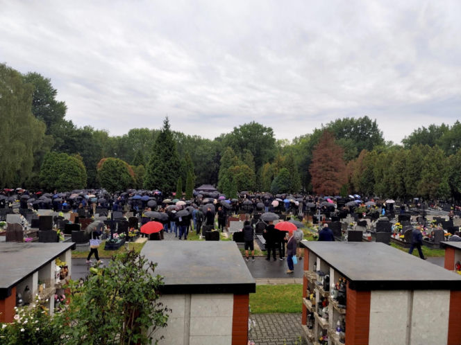 Tłumy ludzi pożegnały zamordowanego kibica w Krakowie