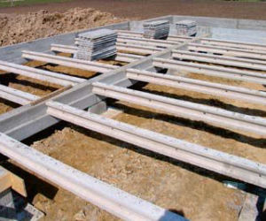 Fundamenty pod prefabrykaty betonowo-drewniane