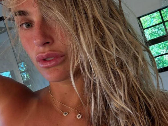 Mokra Aryna Sabalenka wypięła duży biust w skąpym bikini! Poruszenie wśród fanów
