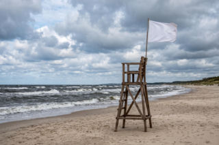 Sinice Dąbki. Czy w Dąbkach można się kąpać 10.08? Flaga, warunki pogodowe