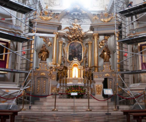 Złote ołtarze w kościele seminaryjnym 
