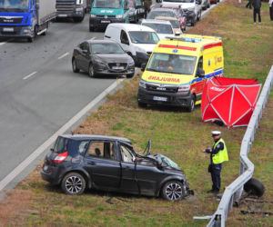 Zablokowana A2. Osobówka zderzyła się z tirem