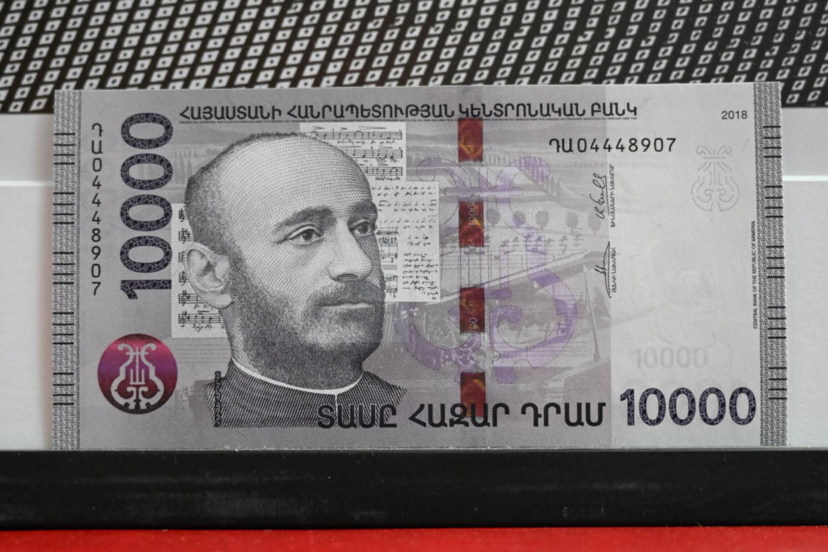 Jego dzieła widnieją na banknotach w ponad 50 krajach