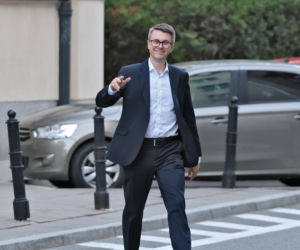 Zamiast na Nowogrodzkiej, Morawiecki i jego stronnicy spotkali się przy Konopnickiej. Były cukierki dla dziennikarzy