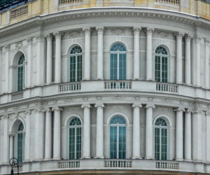 Hotel Europejski działa obecnie pod nazwą Raffles Europejski Warsaw