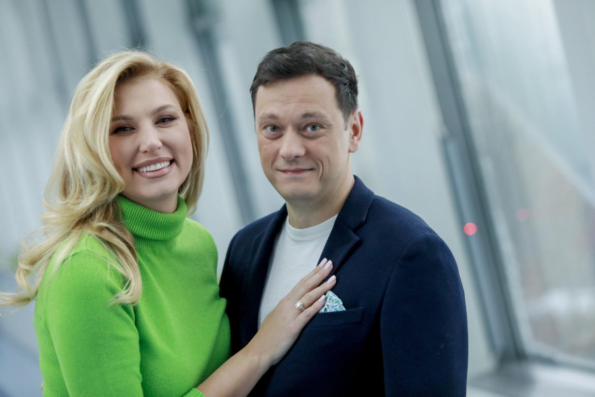 Karolina Pajączkowska z narzeczonym