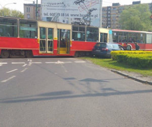 Tramwaj zderzył się z osobówką w Sosnowcu