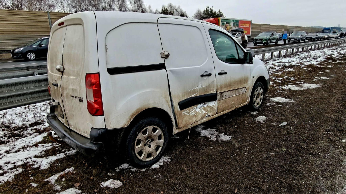 Droga w obu kierunkach jest całkowicie zablokowana