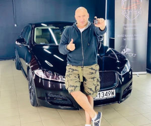 Marcin Najman jeździ Jaguarem XF