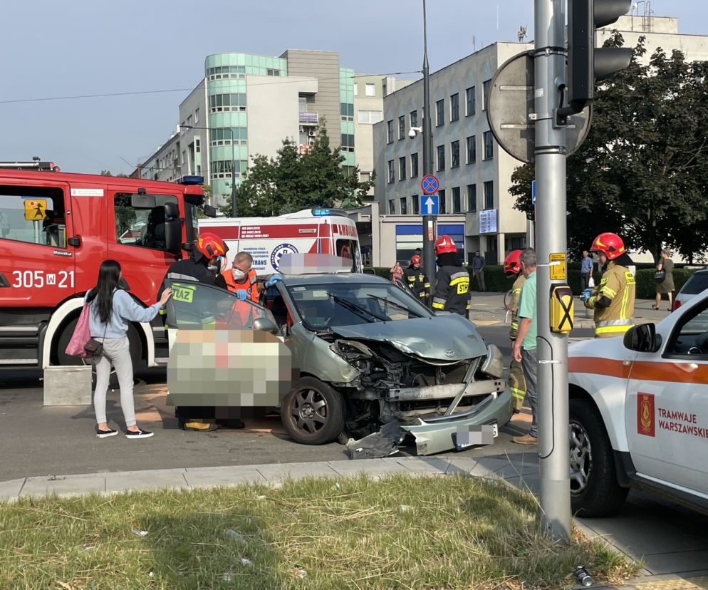 Pijany taksówkarz wiózł kobietę i dziecko