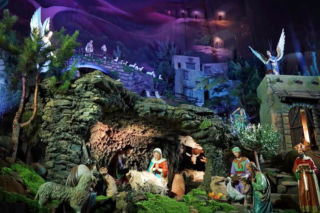 Żłóbek w Panewnikach tak zaskakuje, że franciszkanie musieli wydać przewodnik