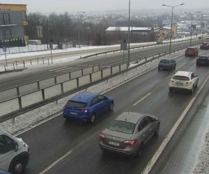 Ciężkie warunki na drogach dojazdowych do Krakowa. Jest bardzo ślisko! Zalega błoto pośniegowe