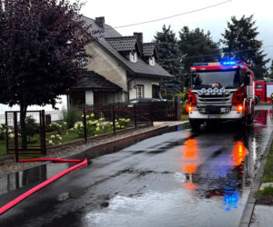 Armagedon nad Polską! Ponad tysiąc interwencji strażaków, zalany szpital i zerwane dachy. Są ranni!