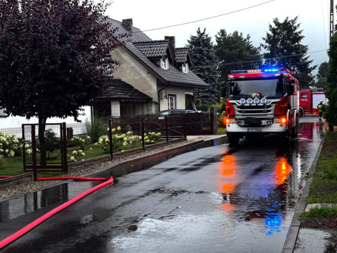 Armagedon nad Polską! Ponad tysiąc interwencji strażaków, zalany szpital i zerwane dachy. Są ranni!