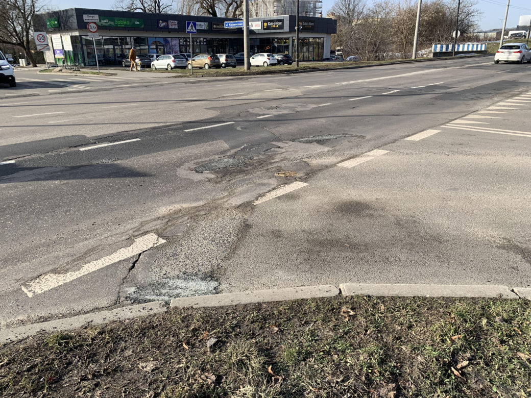 Stan lubelskich dróg w ogniu krytyki. Radni alarmują, że nawierzchnia pozostawia wiele do życzenia i zagraża bezpieczeństwu