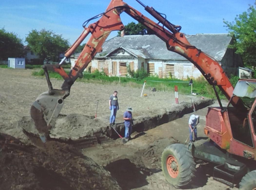 Dwór w Iganiach Nowych wymaga przeprowadzenia wielu prac renowacyjnych. Od lat na jego terenie trwały prace przygotowawcze i archeologiczne