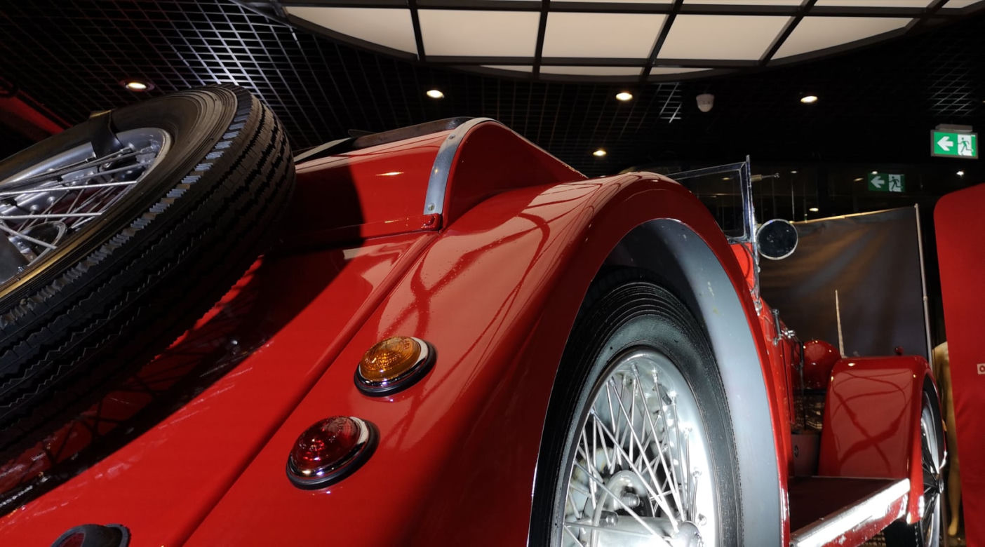 Płock. Auto-dzieło sztuki w Muzeum Mazowieckim! Orlen sprowadził je z Anglii [ZDJĘCIA]