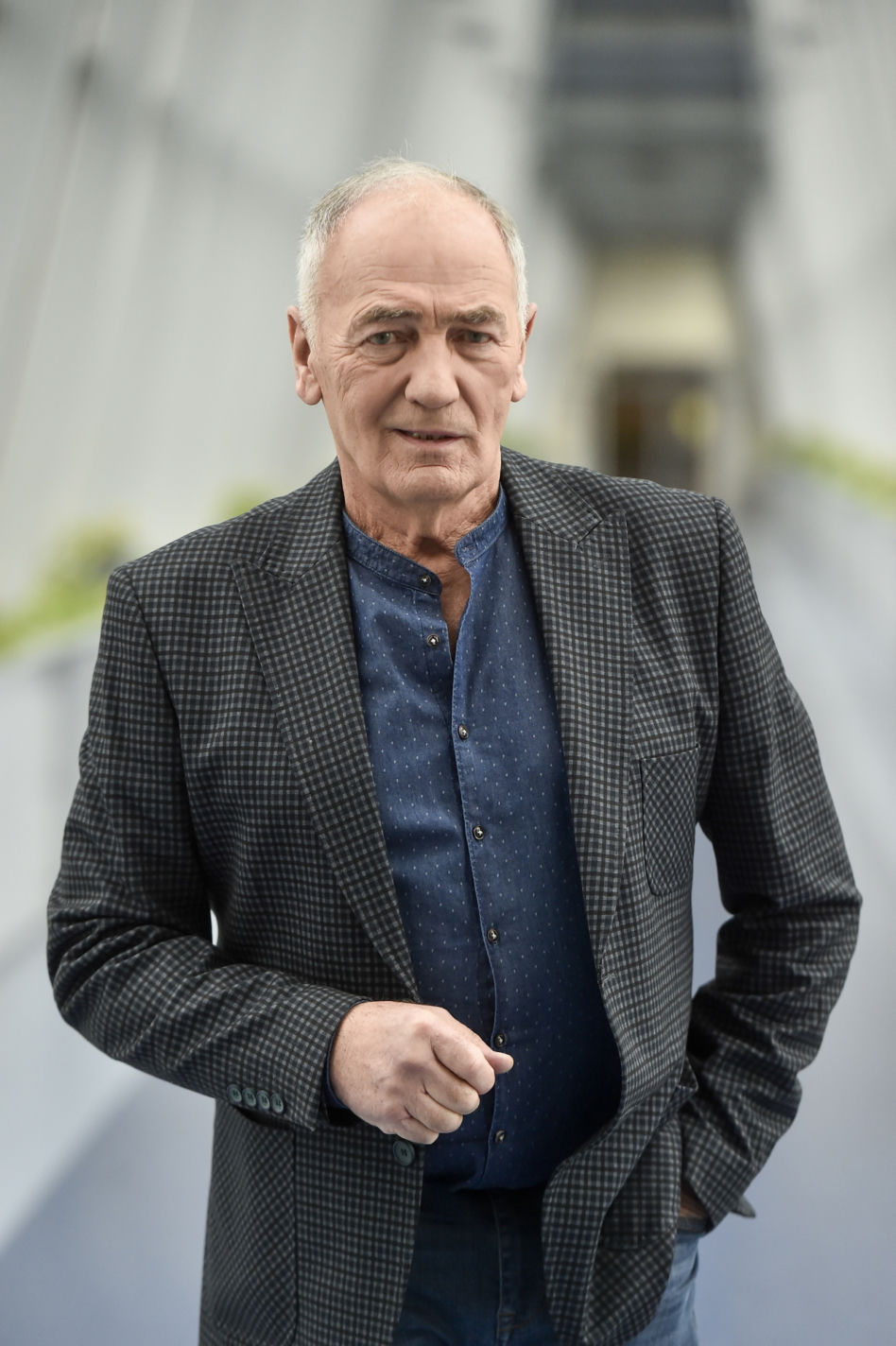 Jakim tatą jest 76-letni Karol Strasburger? Takie metody stosuje wobec 3-latki