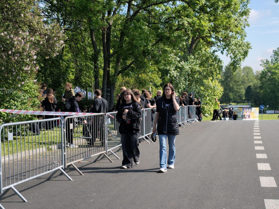 Długie kolejki i tłum fanów przed koncertem Metaliki