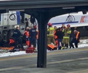 16-latka wyciągnięta spod pociągu i zabrana przez śmigłowiec. Jest komentarz policji w Mysłowicach