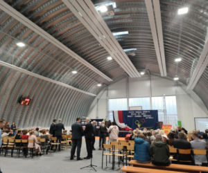 Dzieci z podstawówki w Pniewie mogą korzystać z nowej hali sportowej ZDJĘCIA