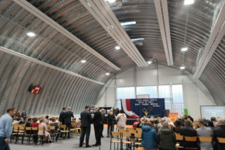 Dzieci z podstawówki w Pniewie mogą korzystać z nowej hali sportowej ZDJĘCIA