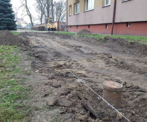 Budują ściężkę rowerową przy ul. Dąbrowskiego w Lesznie
