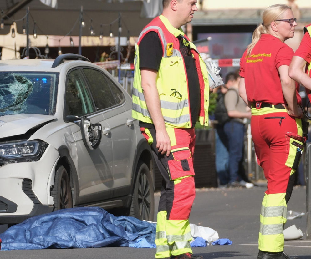 Dwoje zabitych i 80 rannych w Niemczech! Sprawca wjechał w tłum, był znany policji