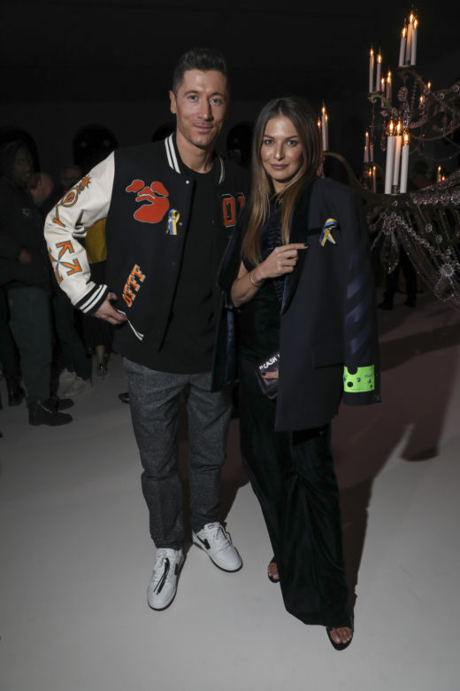 Anna i Robert Lewandowscy na Tygodniu mody w Paryżu solidaryzują się z Ukrainą