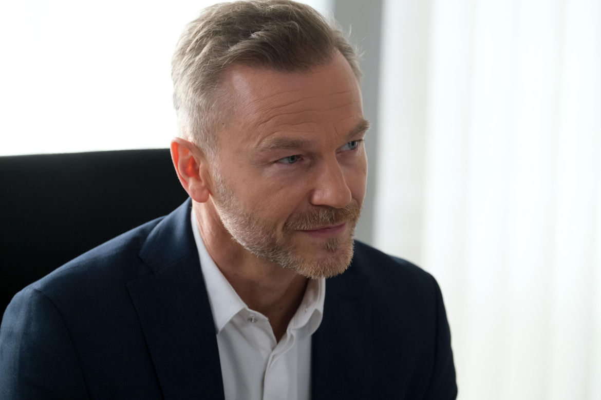 M jak miłość, odcinek 1757: Wielki sukces Andrzeja po aferze z Julią! Nie opędzi się od klientów