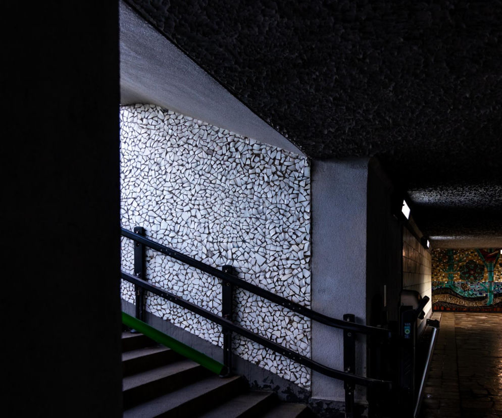 Przejście podziemne przy dawnej kopalni - mozaika z PRL