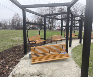 Nowy park w Warszawie już zniszczony. Przykro się na to patrzy