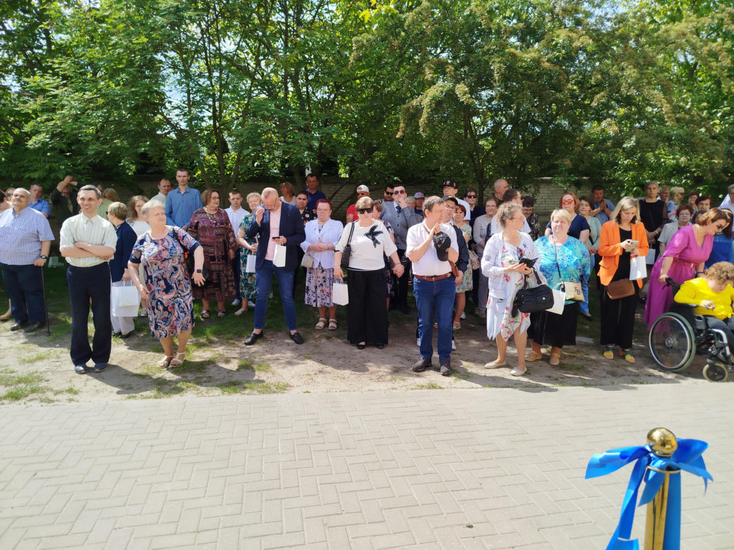 Przez lata ŚDS w Siedlcach działał w dwóch lokalizacjach, teraz już oficjalnie funkcjonuje w jednym miejscu, w budynkach dostosowanych do potrzeb osób z niepełnosprawnościami. 