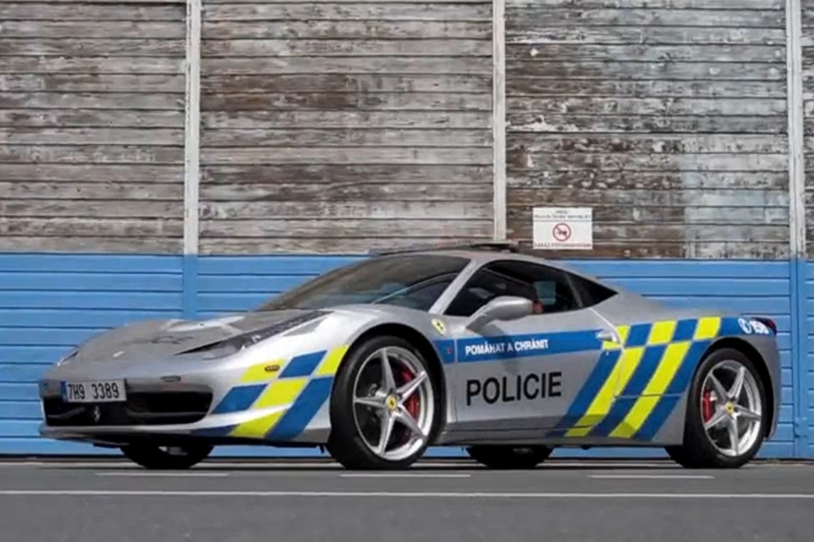 Czeska policja jeździ Ferrari. Wcześniej autem jeździł przestępca
