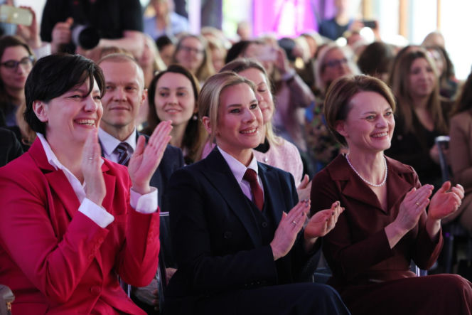 Marta Nawrocka zabrała głos przed Dniem Kobiet. Jej strój nie był przypadkiem