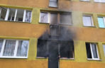 Tragiczny pożar w bloku na Dolnym Śląsku. Służby walczyły z ogniem, jest ofiara śmiertelna