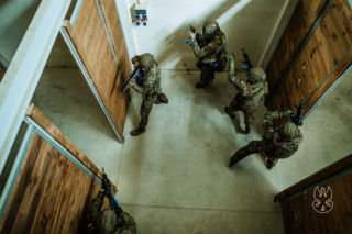 Terytorialsi szkolili się z czarnej taktyki . Trenują na poligonie i w terenie