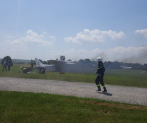 Uszkodzony samolot i awaryjne lądowanie! Ogromna akcja służb na lotnisku
