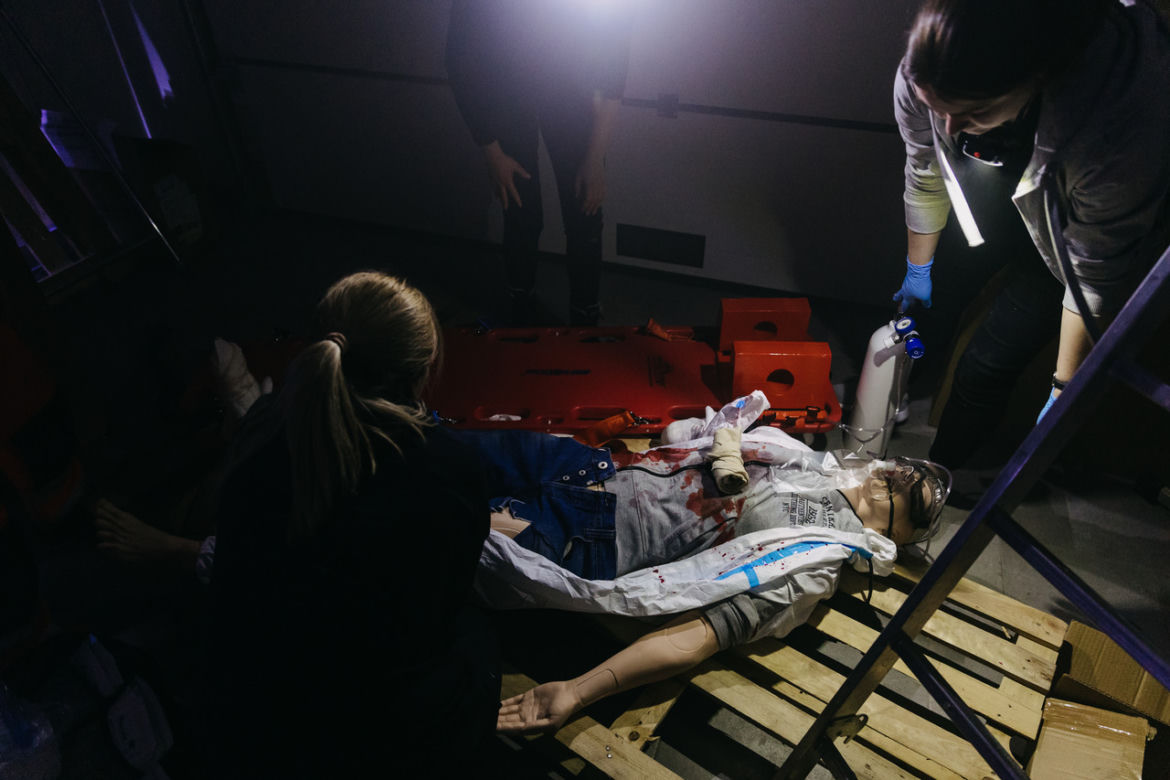 Warunki były ekstremalne. Tak wyglądało zaliczenie przyszłych zamojskuich pielęgniarzy i pielęgniarek