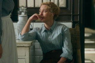 La promesa - pałac tajemnic, odcinek 333: Manuel podejmuje próby zbliżenia się do Jany. Jego wysiłki spotykają się z chłodnym przyjęciem