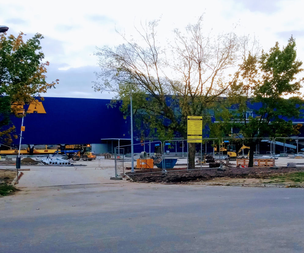 IKEA w Szczecinie: Na fasadzie hali pojawił się pierwszy szyld