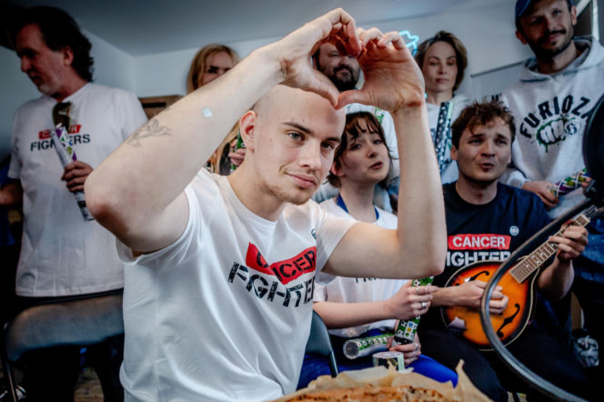 Łatwogang pokona rowerem trasę przez całą Polskę. Zbiera miliony na leczenie  Maksa. Słowa chłopca wyciskają łzy 
