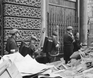 Powstanie Warszawskie. Na początku była euforia. Widać to na zdjęciach Lokajskiego