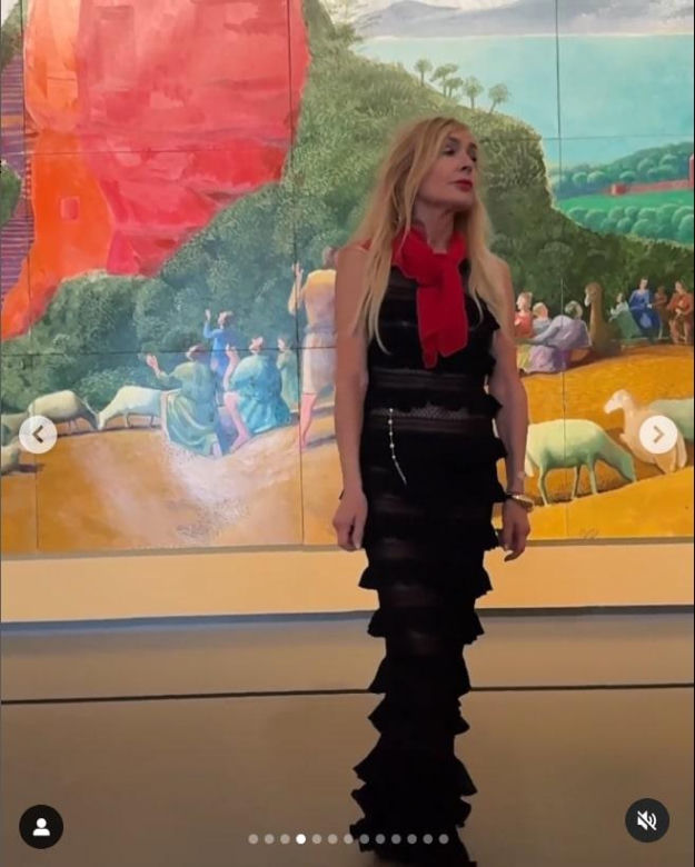 Monika Olejnik pręży biust w wydekoltowanej sukni. Co za sylwetka!