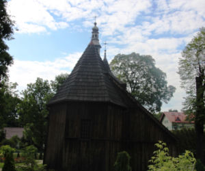 To jedna z najpiękniejszych małopolskich wsi. Kiedyś należała do dwóch zakonów