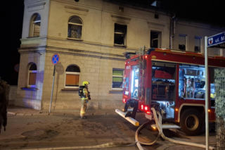 Kolejny pożar mieszkania w kamienicy w Kościanie. Ewakuowano kilka osób [ZDJĘCIA]