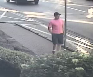 Okradł nastolatków pół roku temu, policja teraz wrzuca zdjęcia sprawcy. Nie za późno?