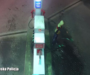 Gubin. Załatwił się na wycieraczkę i zdemolował stację paliw! W ruch poszły pistolety do tankowania gazu! [WIDEO, ZDJĘCIA]