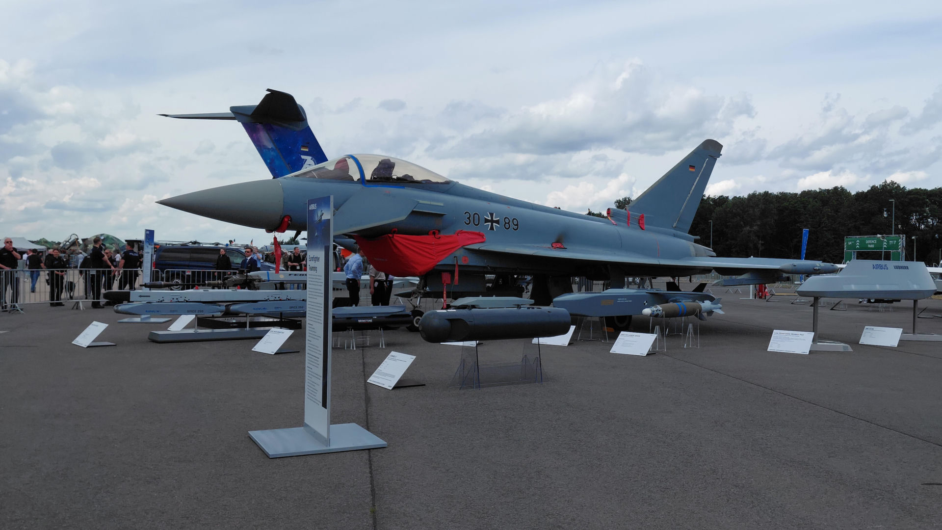 Niemiecki samolot Eurofighter Typhoon