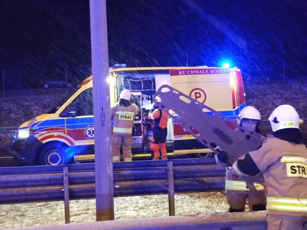 Autostrada A4. Dramatyczna relacja ratowników medycznych z miejsca wypadku autokaru